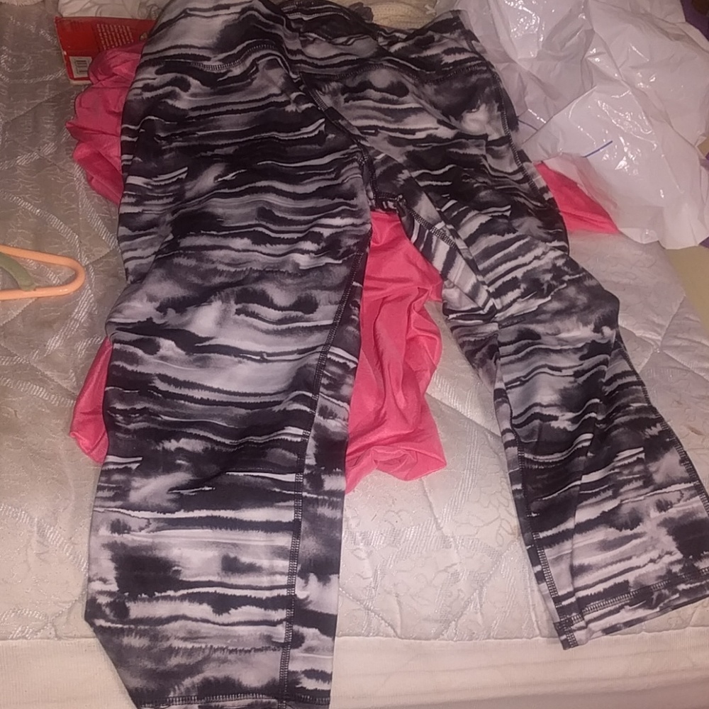 Meduim 8/10 Juniors Capri Leggings